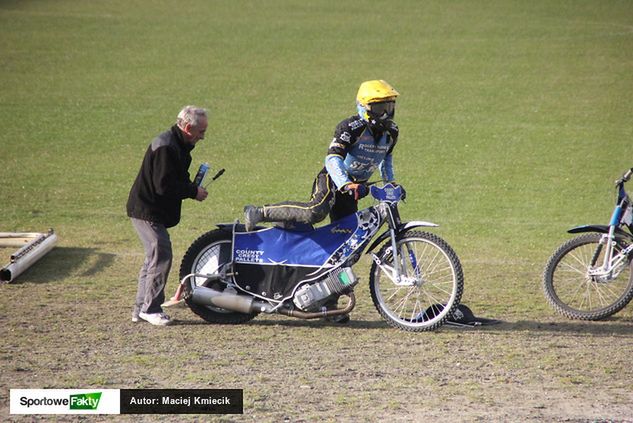 Mateusz Szczepaniak na treningu w Ostrowie pokazywał plecy m.in. Peterowi Kildemandowi. Młodszy z braci Szczepaniaków nadal szuka klubu na sezon 2016