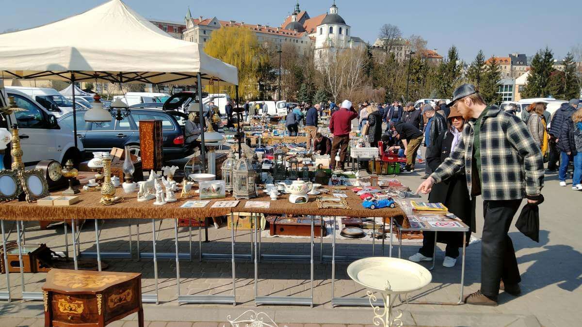 Wyprzedaż Garażowa Targ Pod Zamkiem