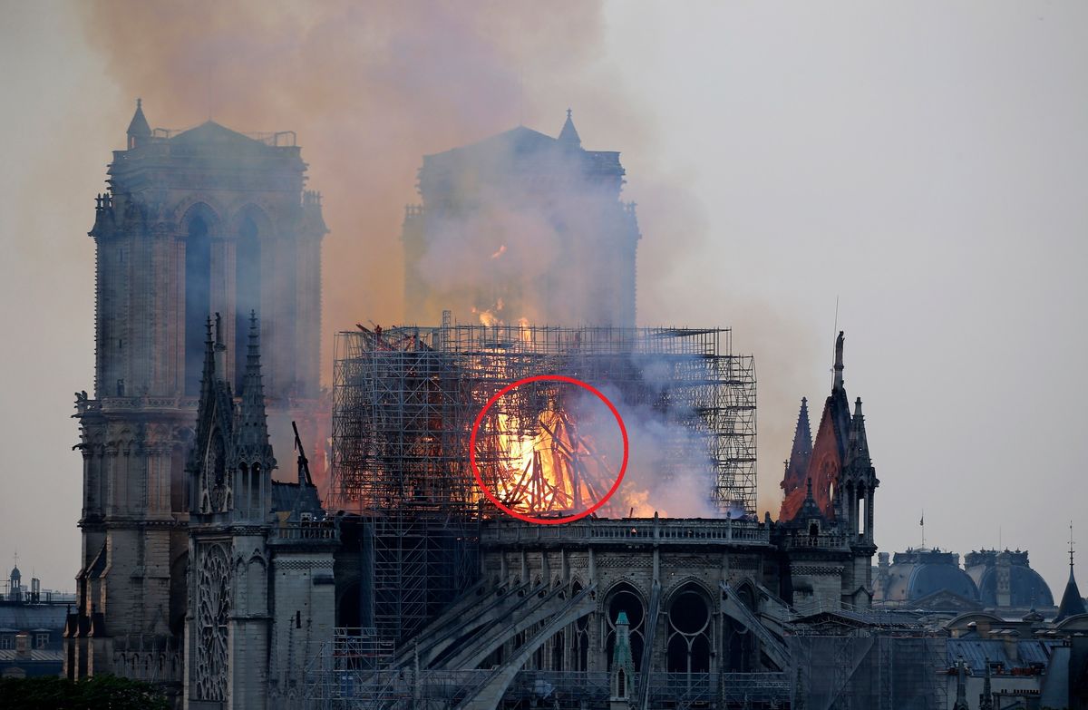 Pożar Notre Dame. Lesley Rowan zobaczyła w płomieniach... Jezusa