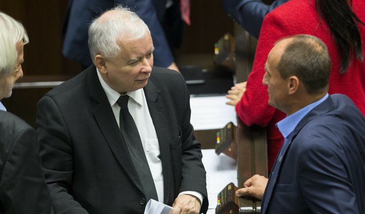 Wyścig Jarosławów. Kaczyński i Gowin "biją się" o sojusz z Pawłem Kukizem
