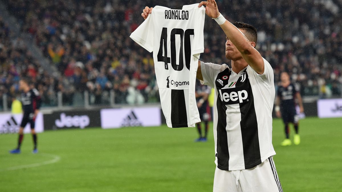 Zdjęcie okładkowe artykułu: Getty Images / Pier Marco Tacca / Na zdjęciu: Cristiano Ronaldo z koszulką z numerem 400