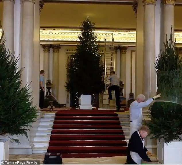 Pałac Buckingham udekorowany na Boże Narodzenie