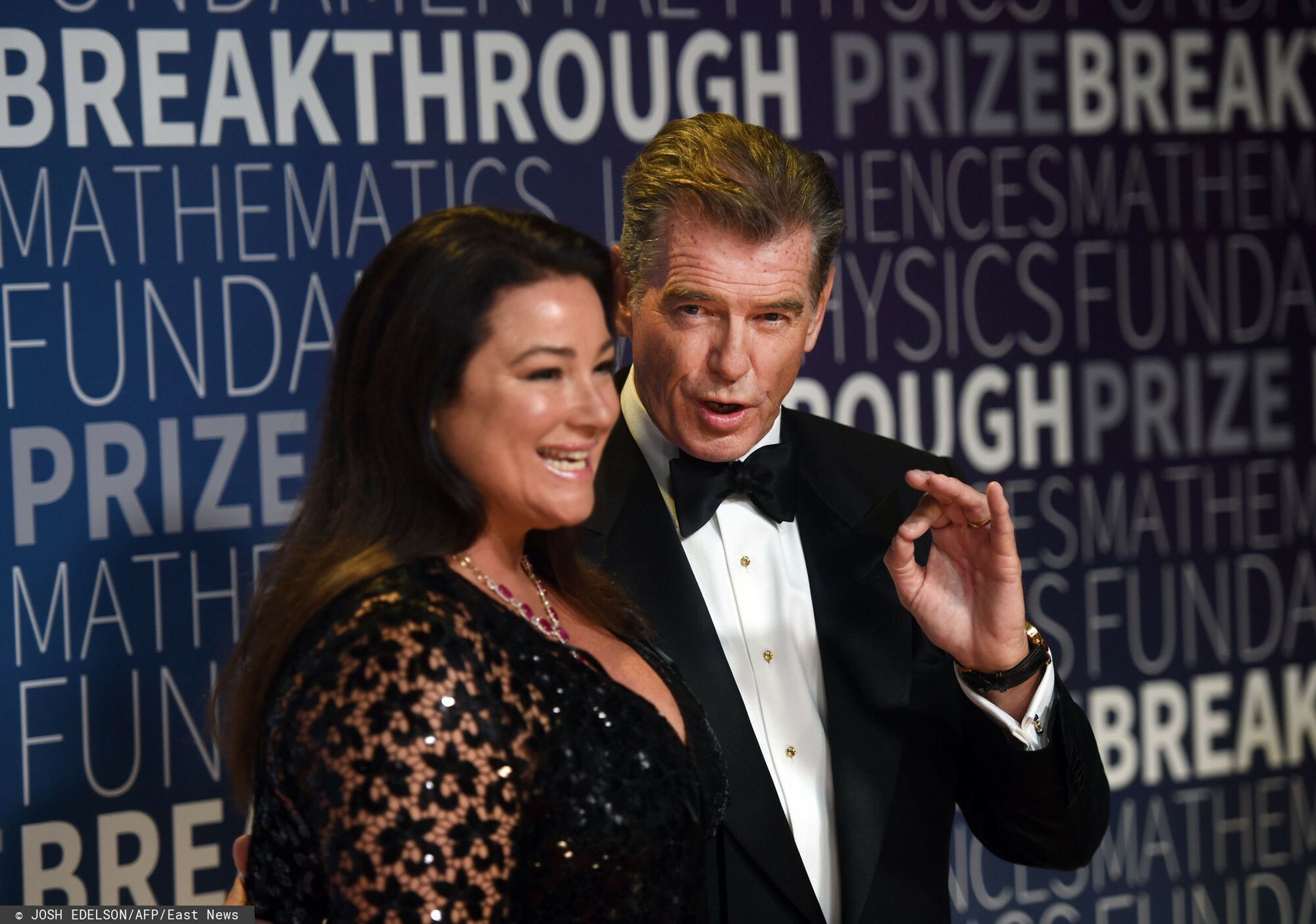 Pierce Brosnan i Keely Shaye Smith