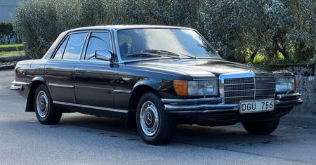 Należał do króla Szwecji, teraz idzie pod młotek. (Nie)zwykły mercedes na licytacji