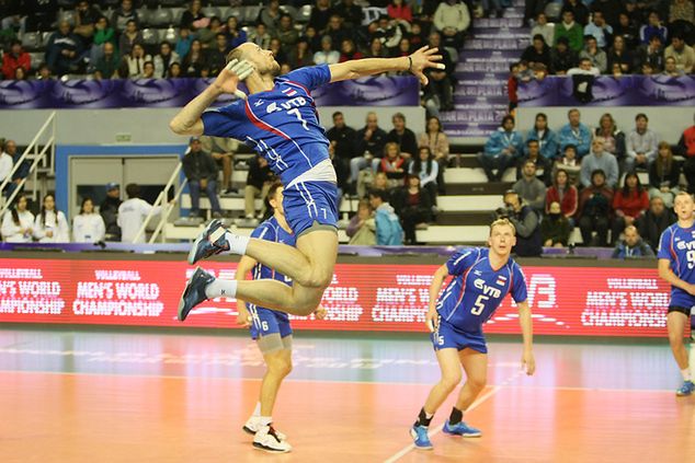 Atakujący Nikołaj Pawłow / fot: FIVB