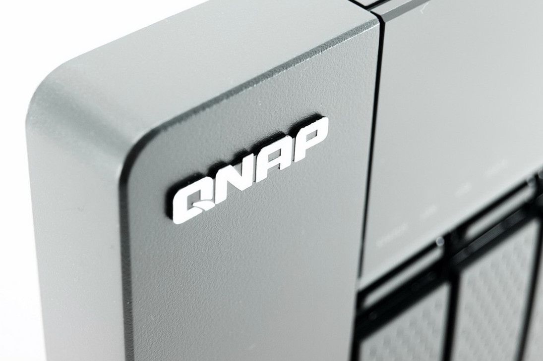 QNAP NASbook TBS-453A: dyski SSD M.2, wbudowany switch… oraz karaoke #prasówka