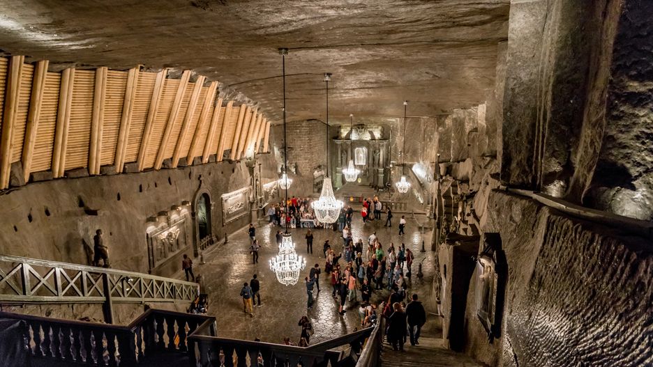 Kopalnia Soli w Wieliczce jest bardzo popularna wśród turystów