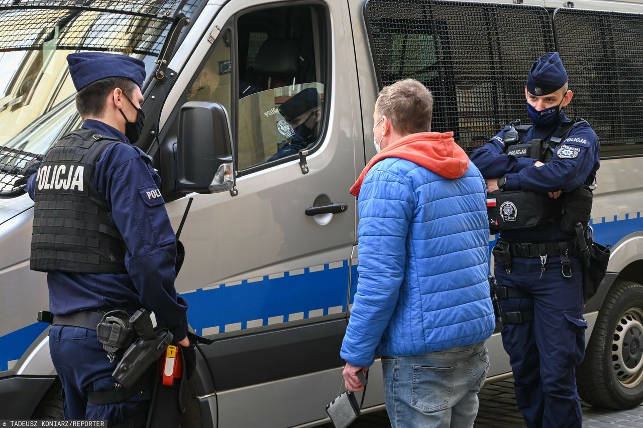 Ile osób dostało mandat za brak maseczki? Policja pokazała statystyki