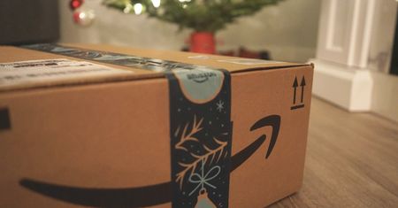 Amazon zatrudni ponad 9000 Polaków na okres przedświąteczny. Ile można będzie zarobić?