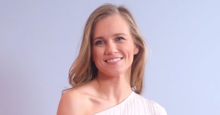 Agnieszka Kaczorowska wygina się w przezroczystej halce i ogłasza, że zaczyna "ŻYĆ PRAWDZIWIE"