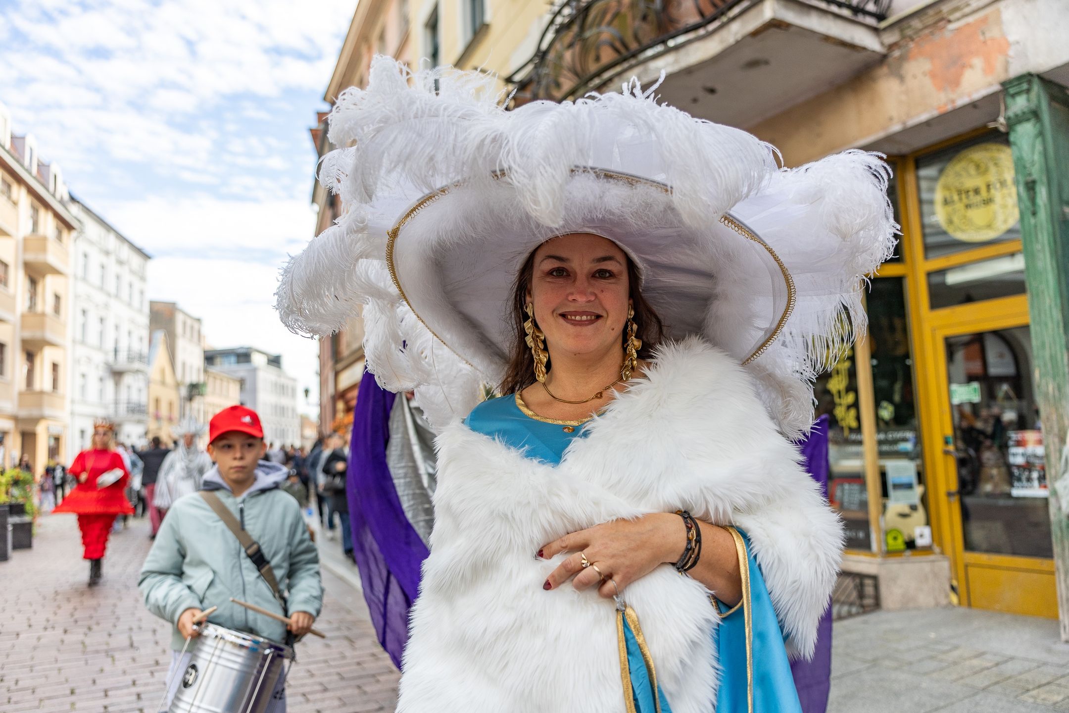 Parada przed festiwalem Spotkania 