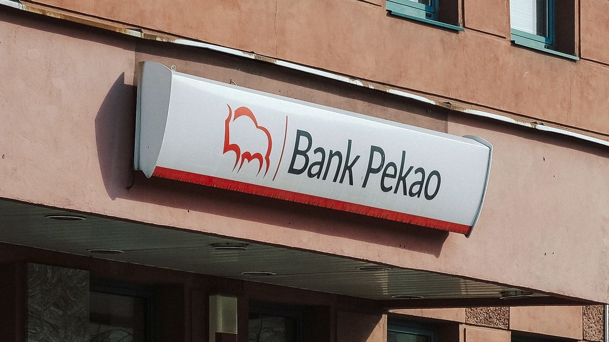 Customers wait for a Bank Pekao SA bank branch to open in Warsaw, Poland, on Monday, March 20, 2023. Poland's February retail sales fell 5% as prices rose 10.8% from a year earlier, data from the Central Statistical Office in Warsaw shows. Photographer: Damian Lemaski/Bloomberg via Getty Images