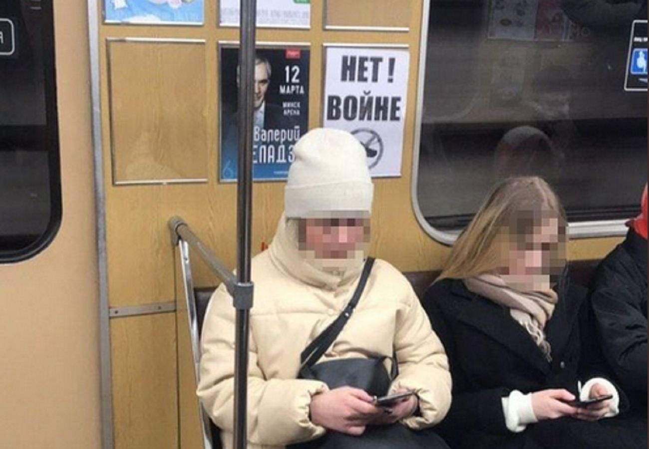Zdjęcie z metra na Białorusi. Szczegół przykuł uwagę wszystkich