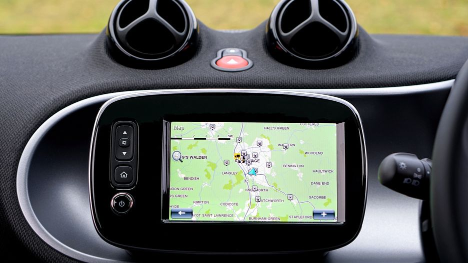 nawigacja samochodowa auto kierowca podróż mapa