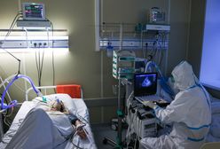 Czeka nas tsunami zakażeń? "Nastąpi nałożenie się jednej fali na drugą"