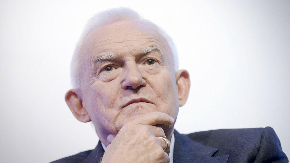 Leszek Miller zaszczepił się na COVID. Uwagę przykuł jeden szczegół