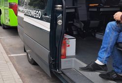 Pijany kierowca wiózł dzieci autobusem. Żeby wyjechał, w alkomat dmuchał trzeźwy kierujący