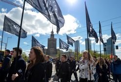 Marsz Młodzieży Wszechpolskiej spotkał się z kontrmanifestacją. "Warszawa wolna od faszyzmu"