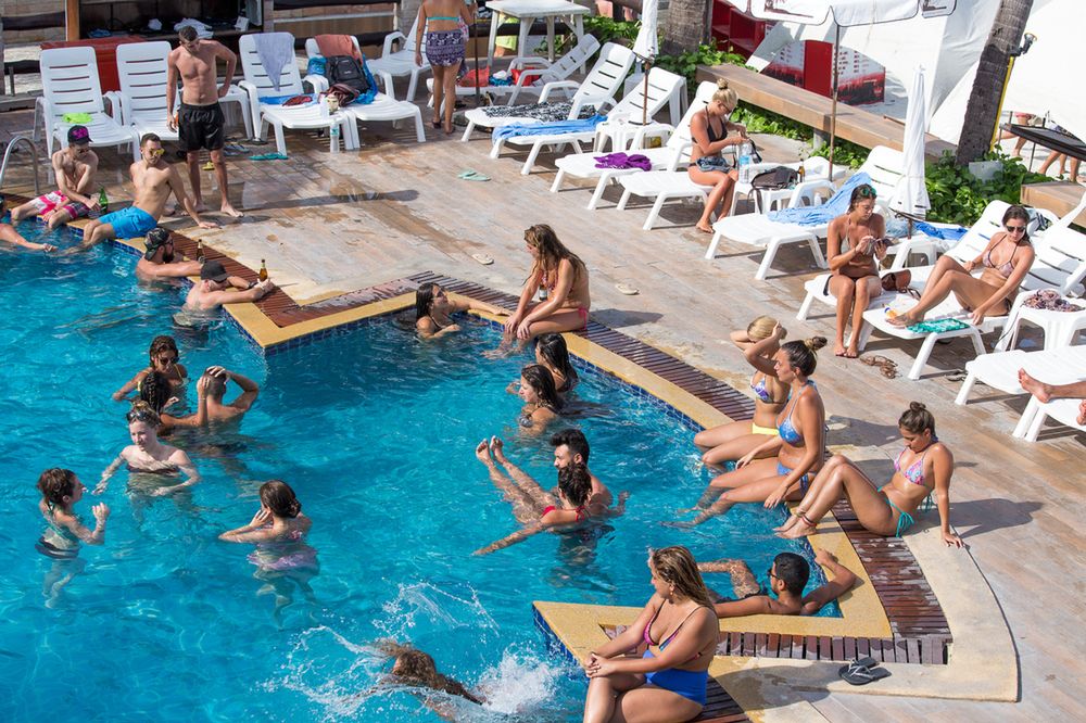 Barcelona. Kobiety mogą pływać topless na publicznych basenach
