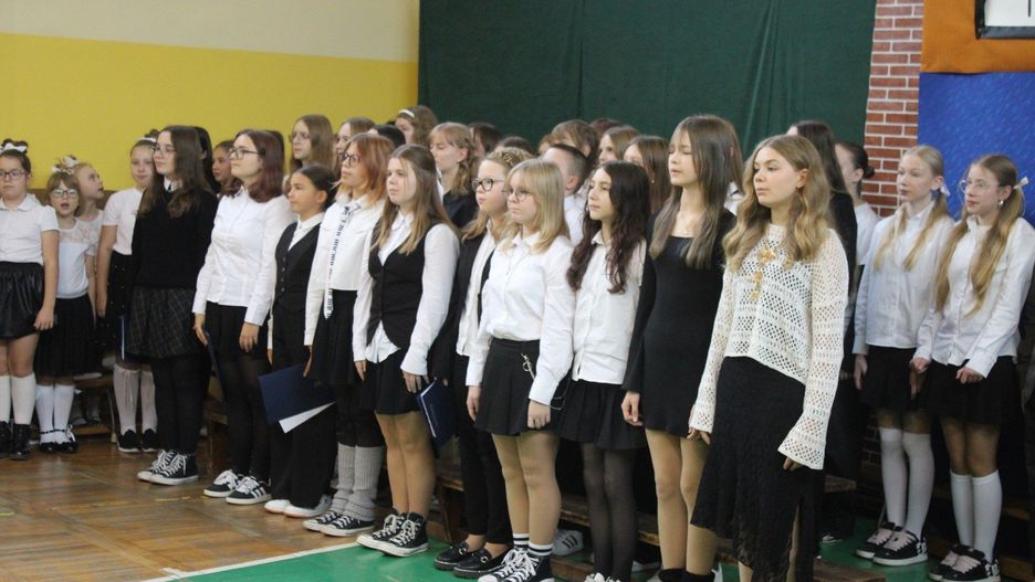 Szkoła Podstawowa nr 9 w Gnieźnie obchodzi 60-lecie. &#34;Tysiąclatka&#34; od pokoleń kształci uczniów na ul. Staszica