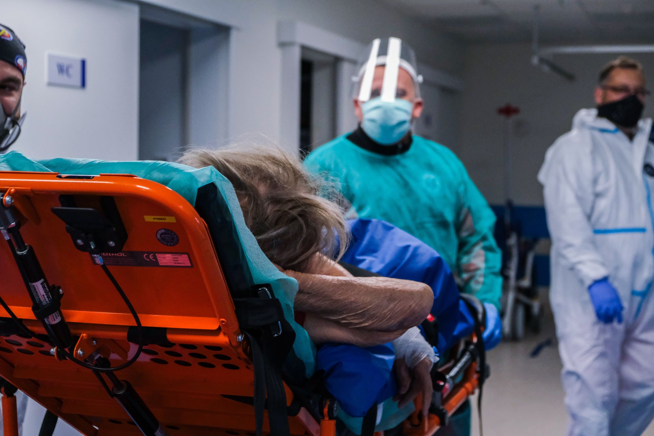 Ewakuacja pacjentów — zdjęcie ilustracyjne
