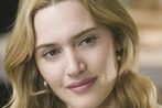 Kate Winslet w objęciach modela