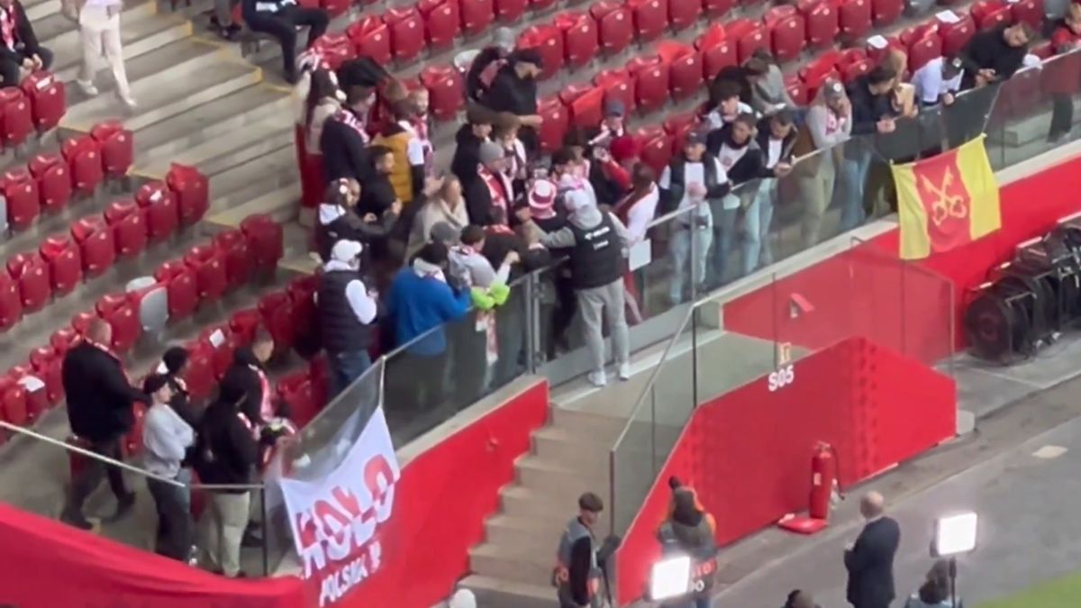 Przemysław Langier / Michał Probierz wśród kibiców