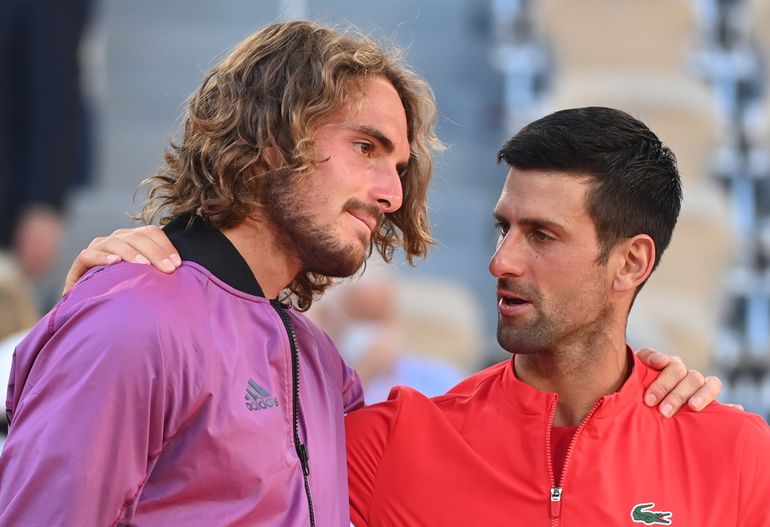 Od lewej: Stefanos Tsitsipas, Novak Djoković - finaliści turnieju w 2021 roku