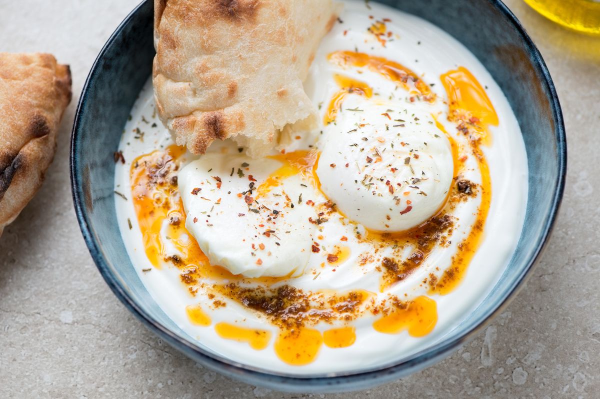 Scrambled eggs are becoming forgotten, it's time for Turkish-style eggs.