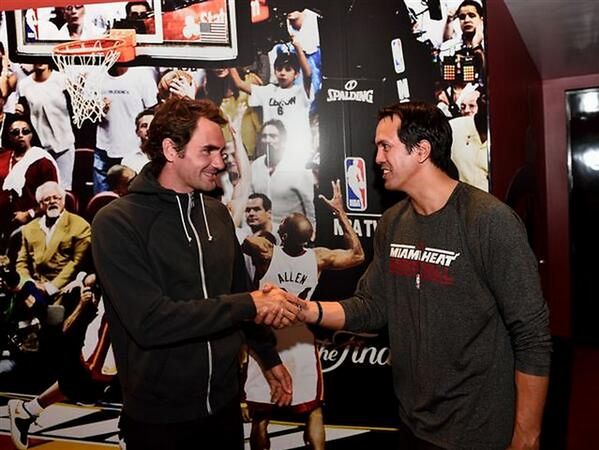 Roger Federer i trener Miami Heat, Erik Spoelstra (Foto: Twitter)
