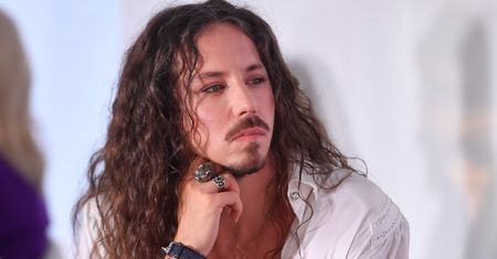 Internautka do półnagiego Michała Szpaka: "ZABRAKŁO UBRAŃ do zdjęć?". Wyraźnie rozjuszony zareagował (FOTO)