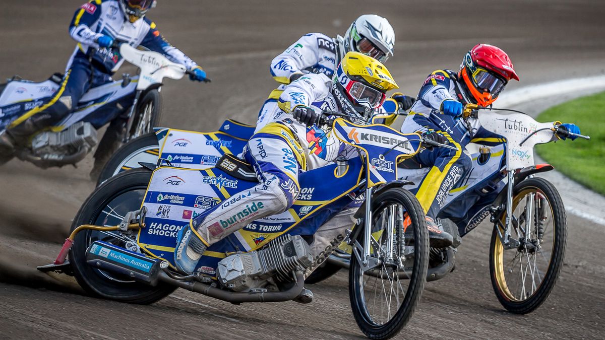 Jason Doyle przed Mikkelem Michelsenem i Rune Holtą