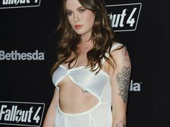 Ireland Baldwin lubi pokazywać swoje tatuaże