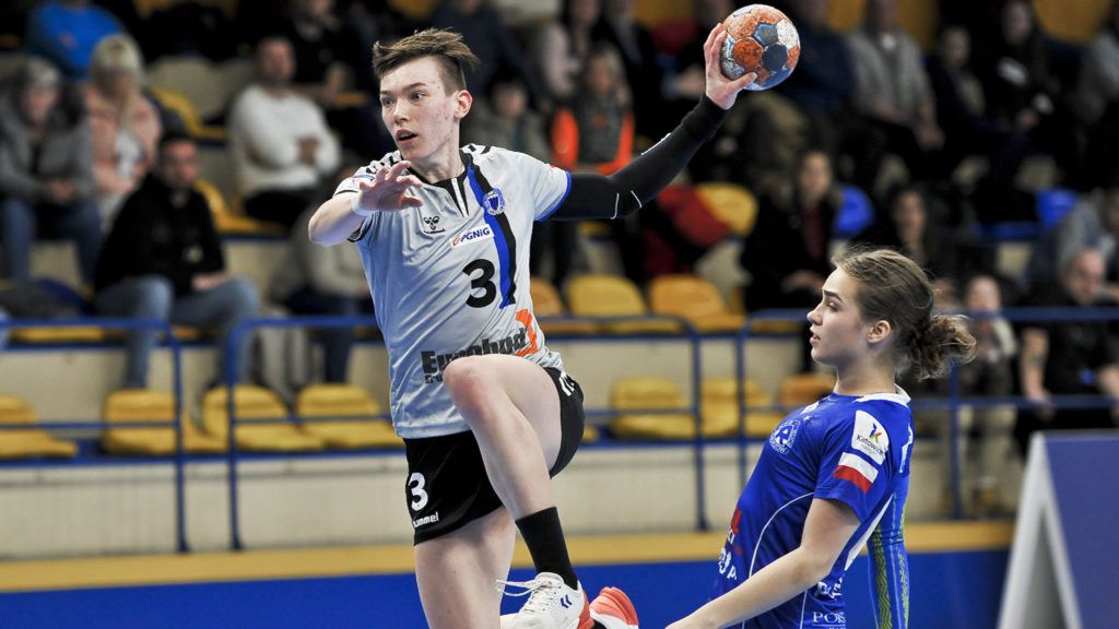 Materiały prasowe / PGNiG Superliga Kobiet / Na zdjęciu: Magda Balsam (przy piłce)