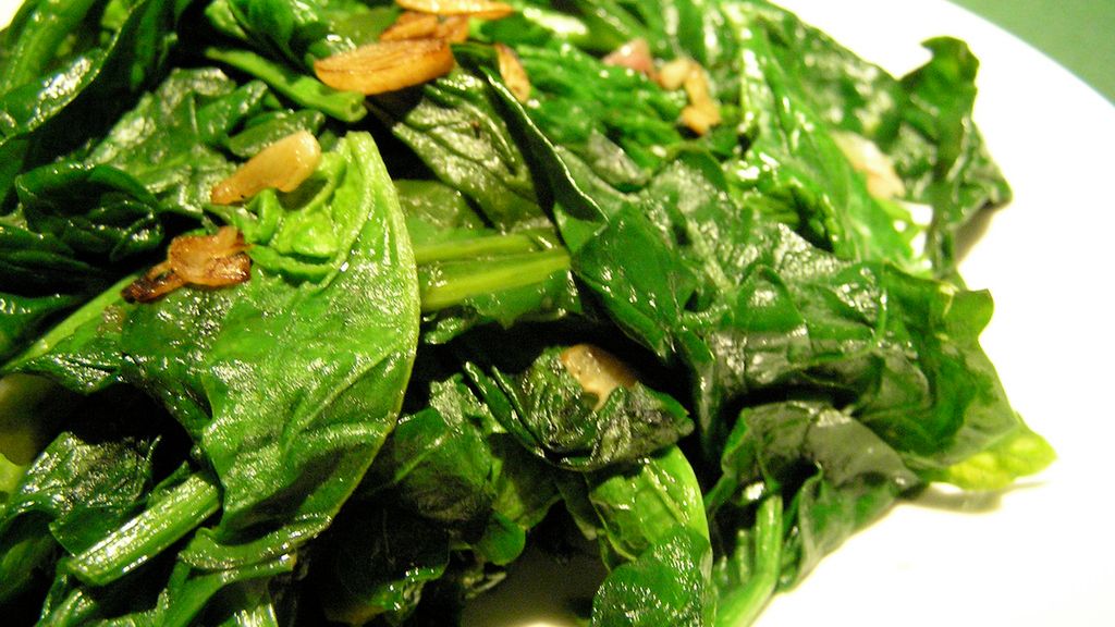 Gotowany szpinak bez dodatku soli, odsączony