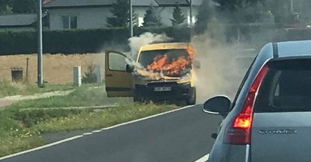 Samochód zapalił się podczas jazdy. Zablokowana trasa Lublin – Bełżyce