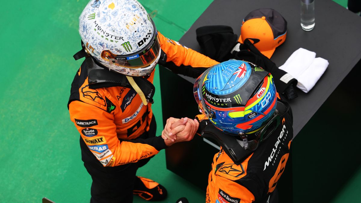 Materiały prasowe / McLaren / Na zdjęciu: Lando Norris (z lewej) i Oscar Piastri