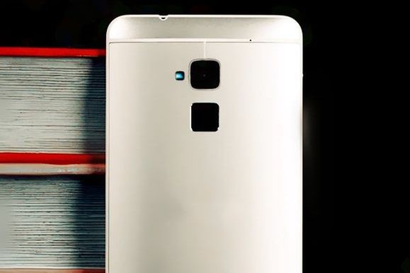 Huawei Ascend D3 jak HTC One Max, Emotion UI jak iOS 7