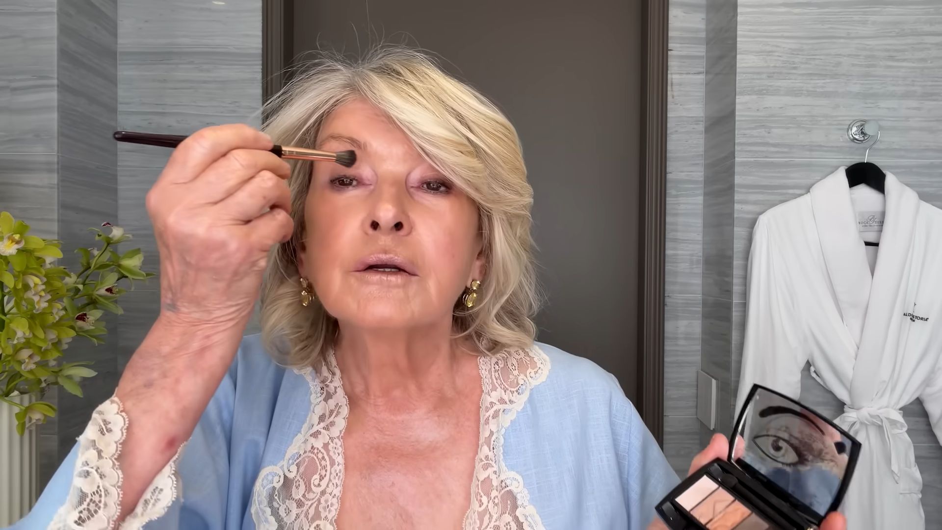 84-letnia Martha Stewart pokazuje swoje sposoby na piękną cerę