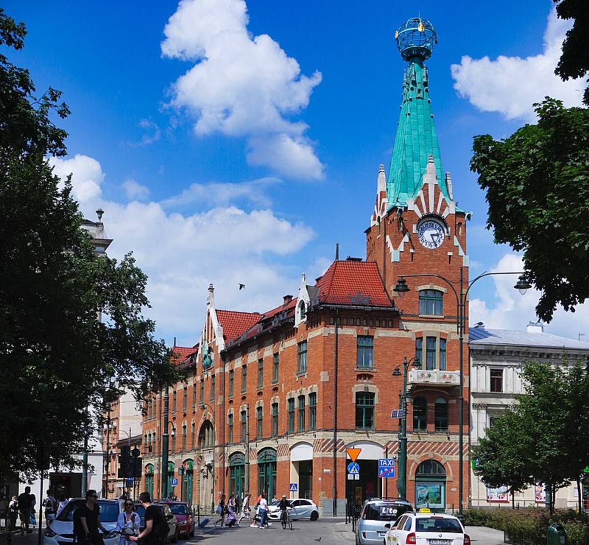 Kraków: Sala Mehoffera i wnętrza Domu pod Globusem zostały otwarte dla zwiedzających. Kiermasz książek potrwa cały dzień