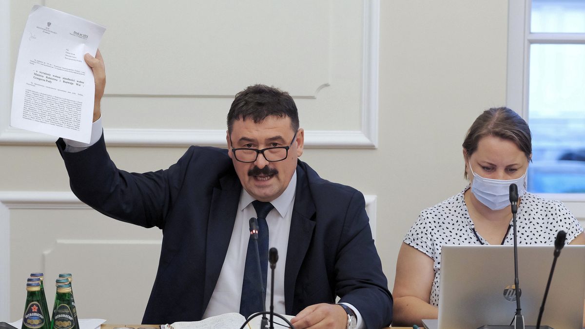 Podczas sejmowej komisji rolnictwa rozpatrywano wniosek o wotum nieufności dla szefa resortu Grzegorza Pudy. Minister był nieobecny, a zarzuty wobec niego odpierał Ryszard Bartosik (na zdjęciu)
