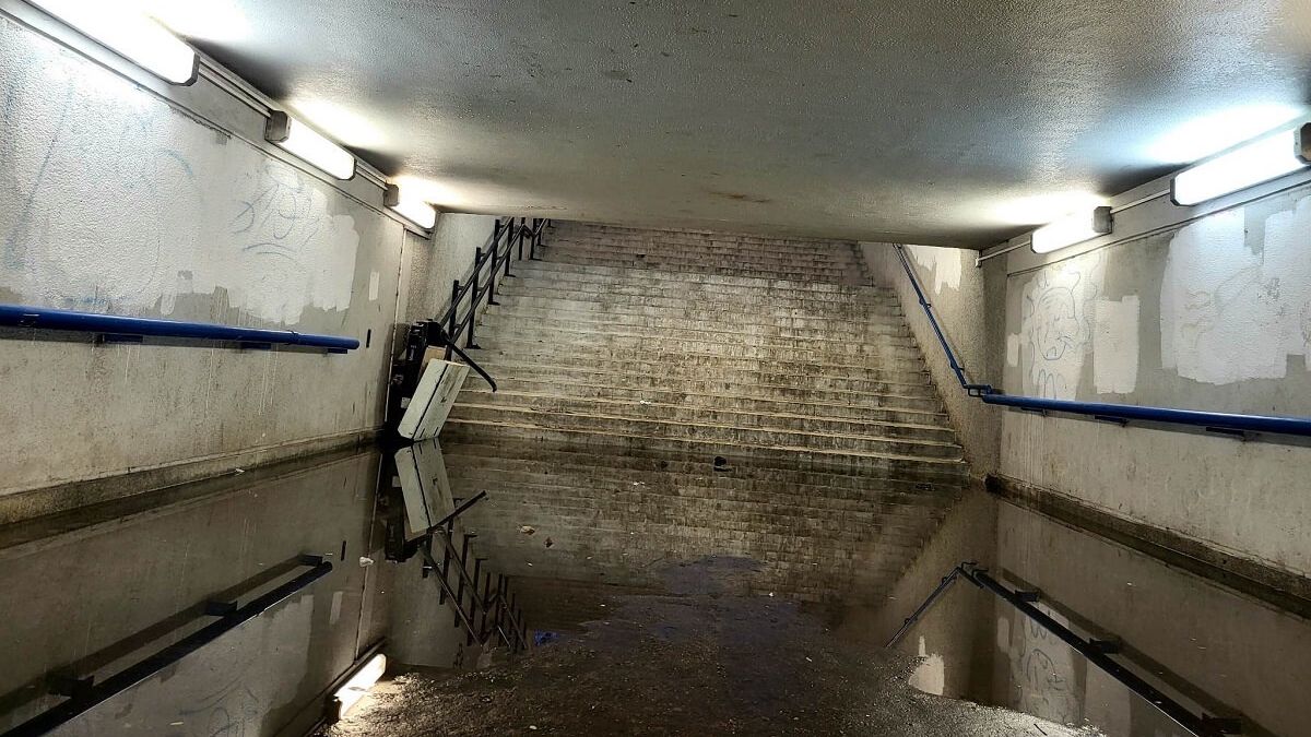 Zalane przejście podziemne pod torami na stacji Lublin Północny