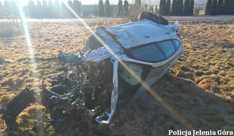 Dolny Śląsk: Poranne zderzenie w Piechowicach. Dwie osoby trafiły do szpitala