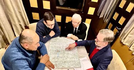 Misja Kaczyńskiego i Morawieckiego w Kijowie. Pokazano pierwsze zdjęcie z wyjazdu
