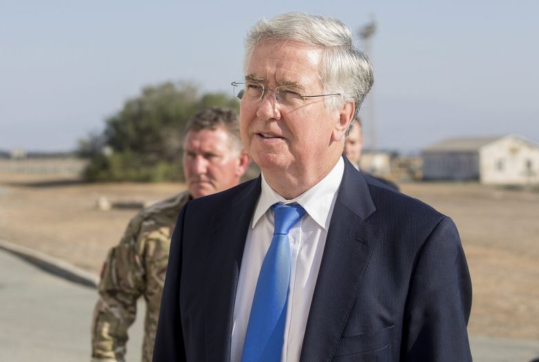 Michael Fallon wizytował baze wojskową w Akrotiri na Cyprze