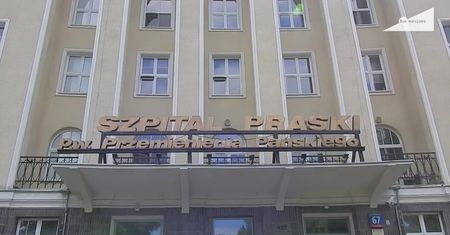 34-latek z raną postrzałową brzucha zgłosił się do warszawskiego szpitala. Przeszedł operację
