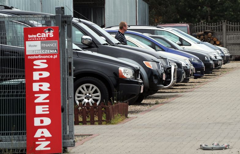 Polskę zaleje fala starych aut. Oto powód