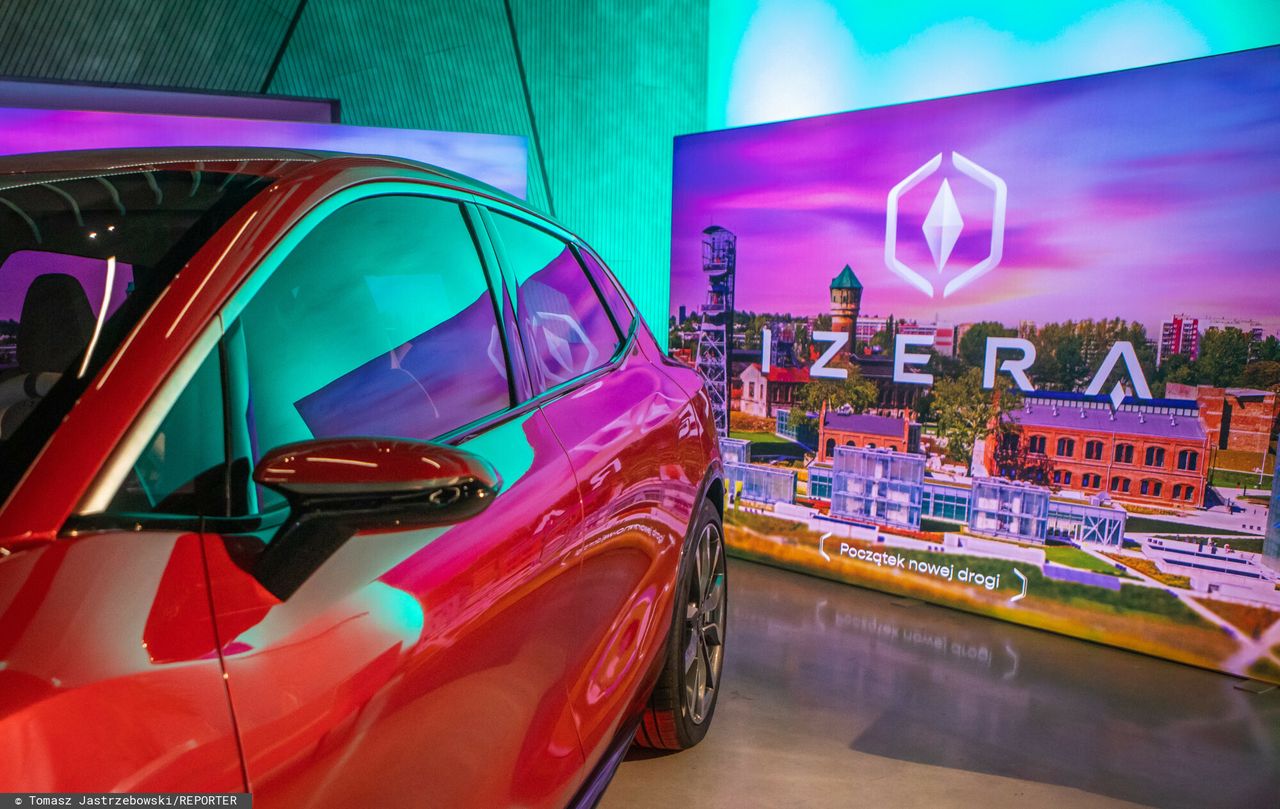 W Polsce brakuje aut elektrycznych i ładowarek. "Izera ma szansę wypełnić lukę"