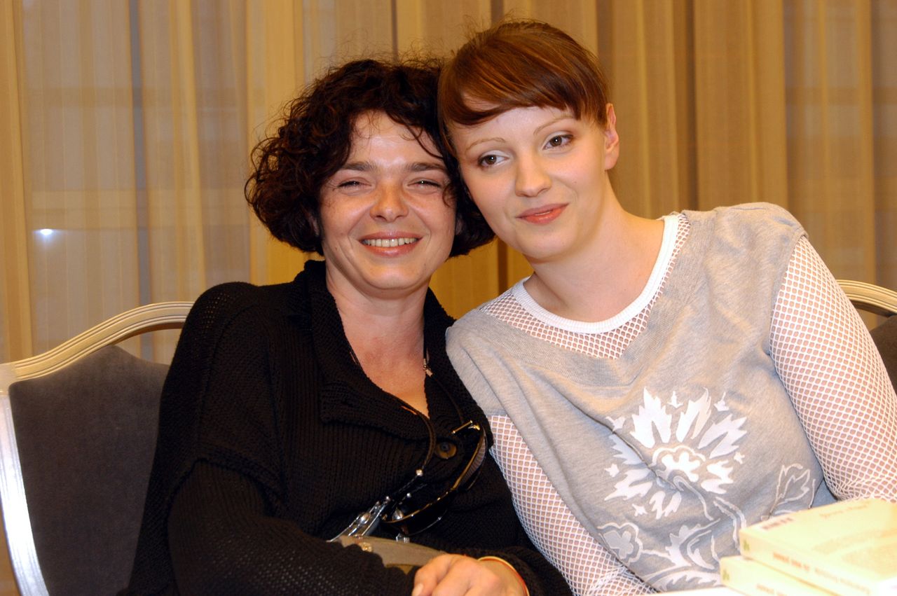 Dorota Szelągowska z mamą Katarzyną Grocholą, 2004 r. 