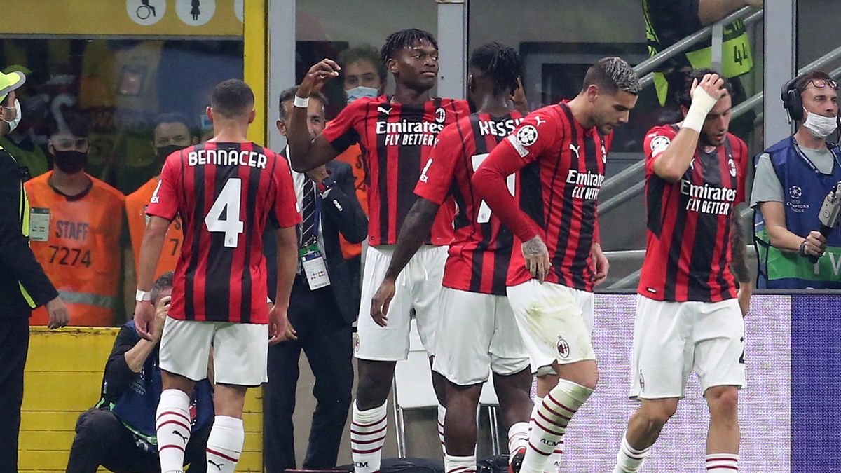 PAP/EPA / MATTEO BAZZI / Na zdjęciu: piłkarze AC Milan